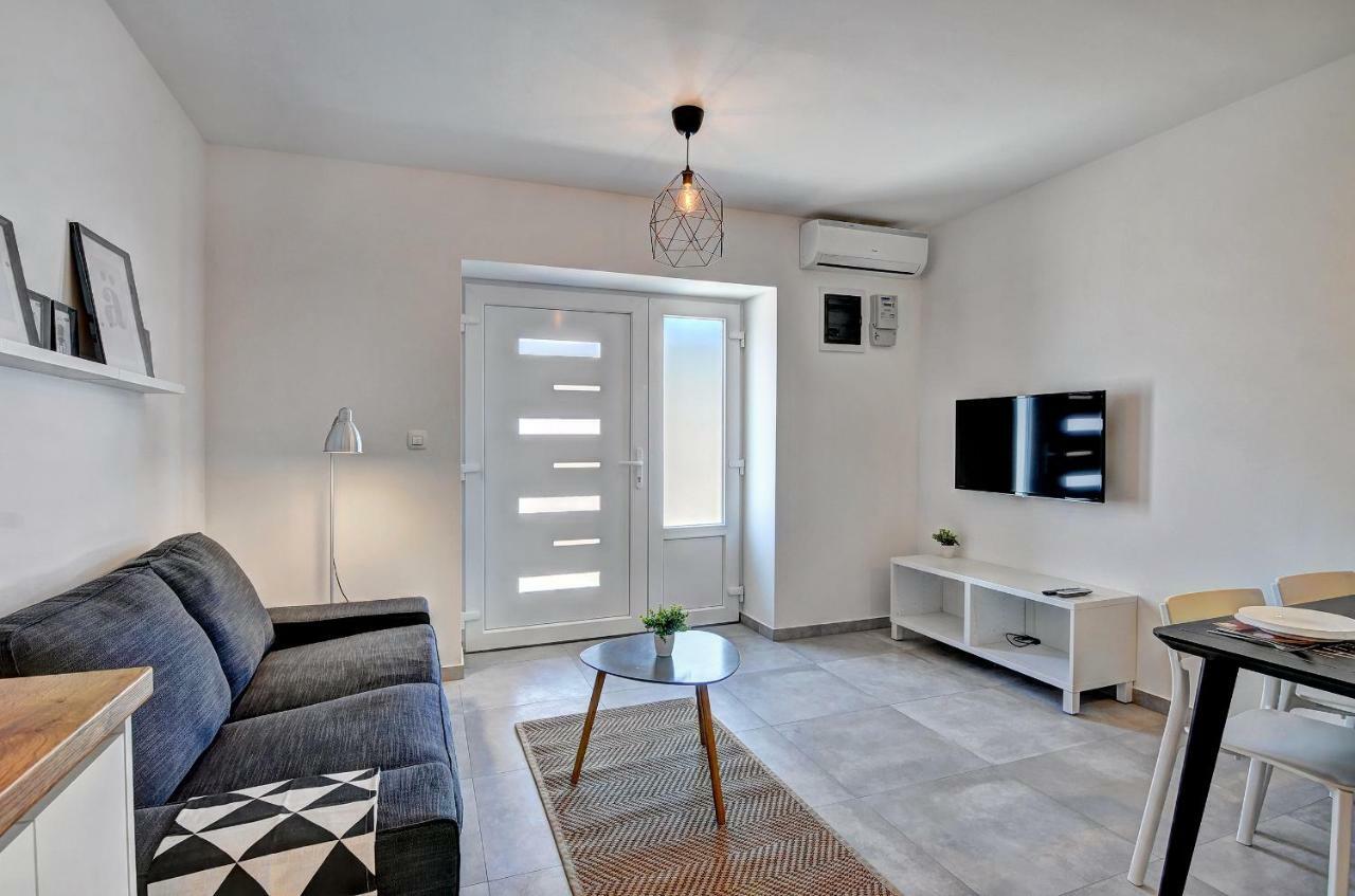 Apartman M Apartment Pula Exterior photo