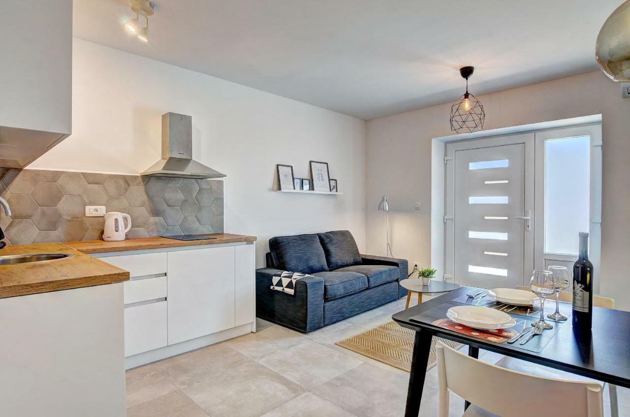 Apartman M Apartment Pula Exterior photo